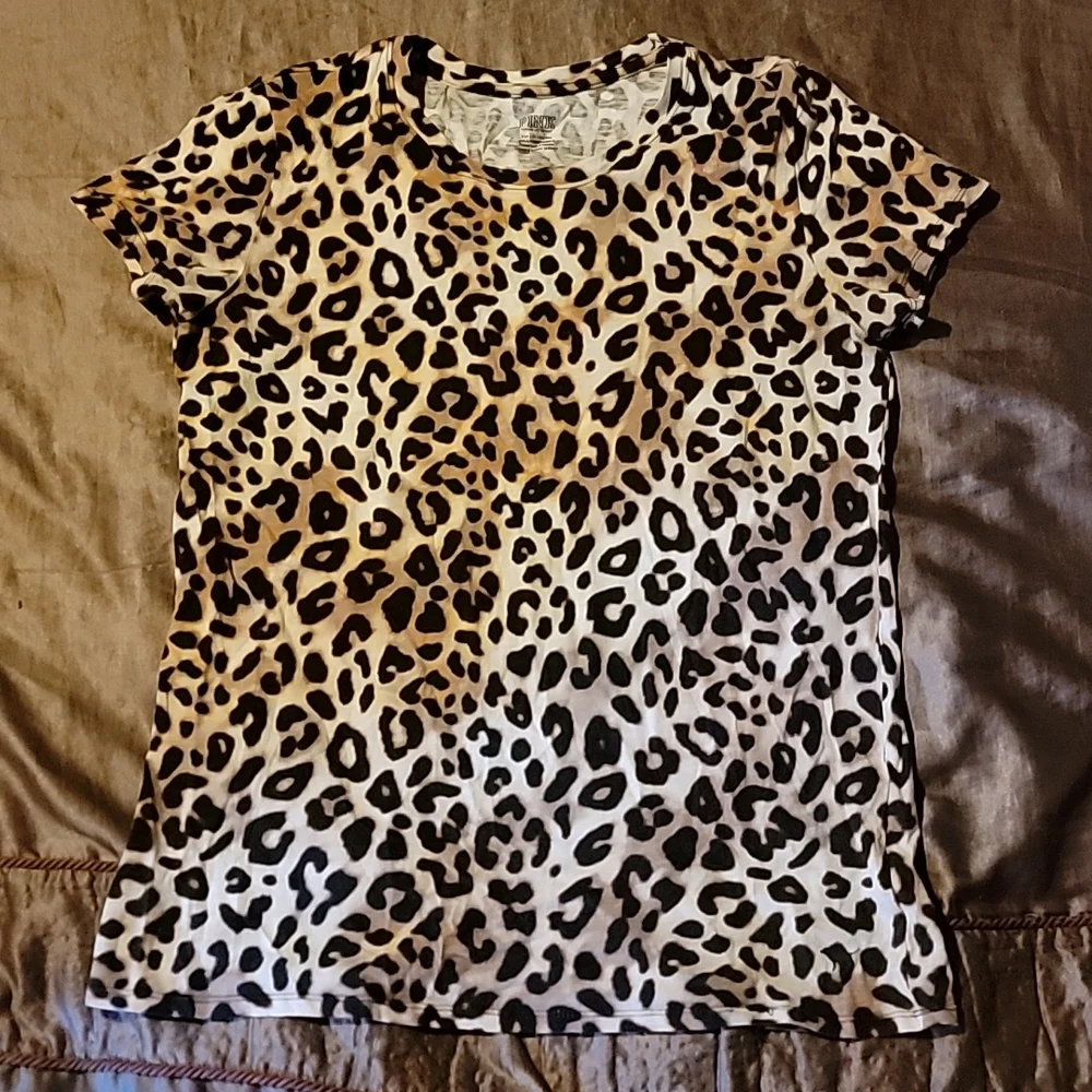 Leopard Tee - Picture 1 of 3
